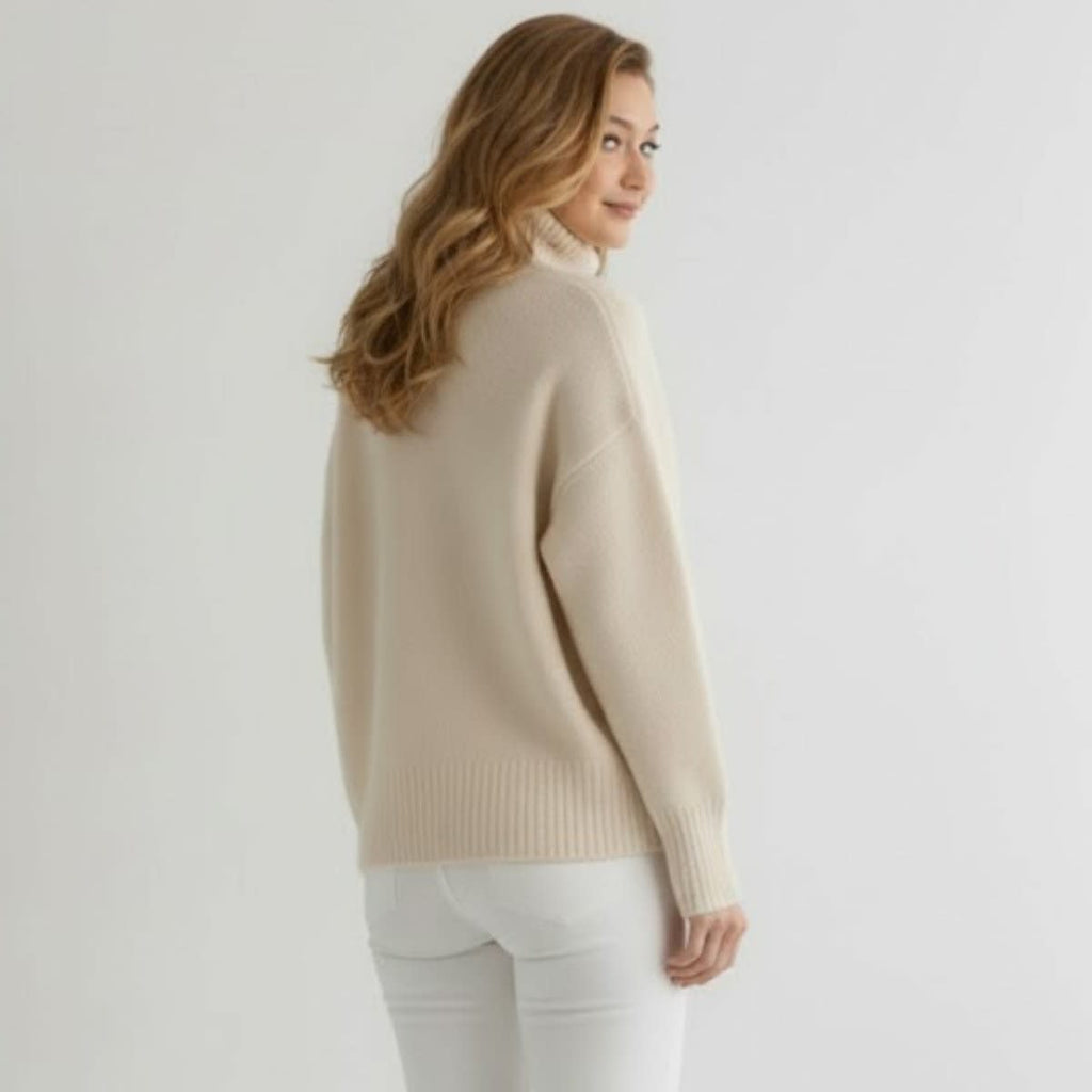 Women's Oversized Cashmere Blend Turtleneck | Wilhelmina_3